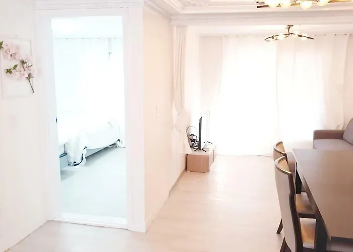 Hongdae Young S Big Living House * Seul